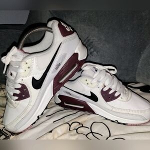 Nike WOMENS AIR MAX 90 WHITE BLACK DARK BEETROOT size 8.5 with Box